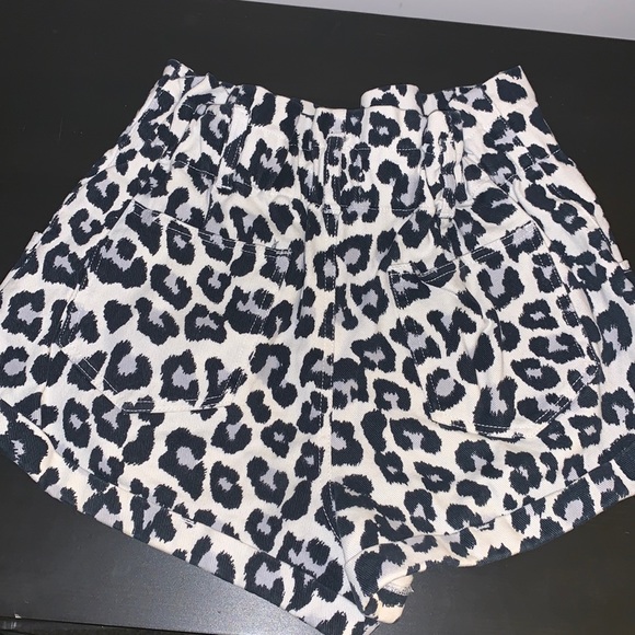 Leopard print jean shorts - Picture 2 of 4